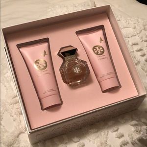 Tory Burch Love Relentlessly gift Set!!